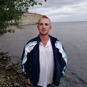 Начать знакомство с пользователем Аркадий Новиков 30 лет (Рак) в Фролове