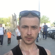 Александр, 27, Николаевск