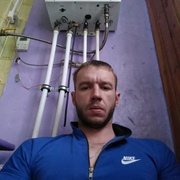 Максим, 31, Павловка