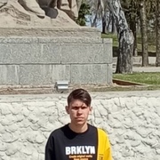 Юра, 20, Константиновск