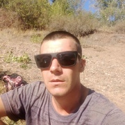 Александр, 30, Светлый (Оренбургская обл.)