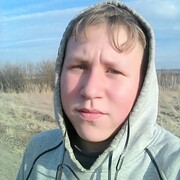 Максим, 21, Уяр