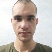 Константин Персиков, 28, Калининец