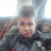 Максим, 22, Калининск