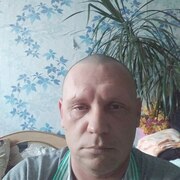 Олег, 44, Татищево